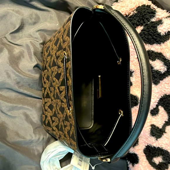 🎀 Michael Kors Suri Hand Bag - Picture 5 of 5